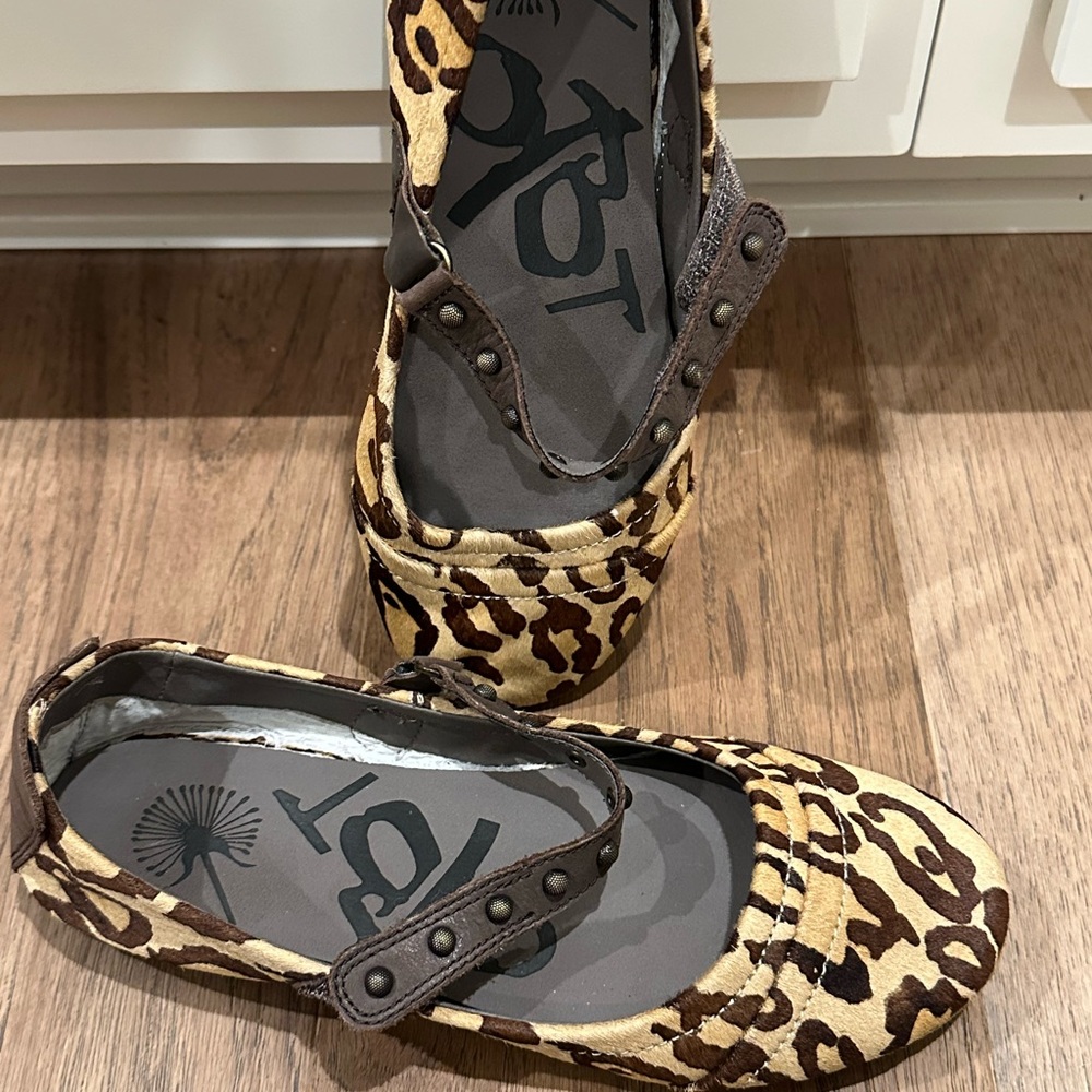 OTBT leopard flats. Size 6. EUC. - Picture 2 of 4
